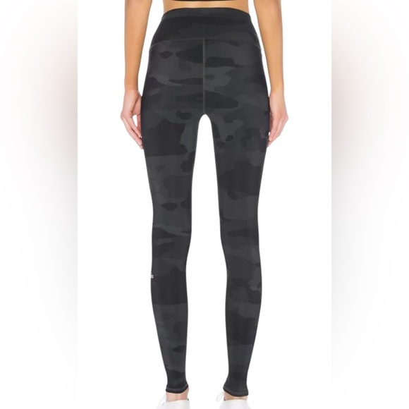 NWT Alo High-Waist Camo Vapor Legging in Black Camouflage Size Small - Picture 2 of 11
